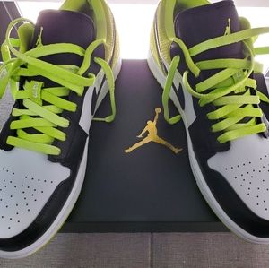 Jordan 1 Low (Modified Jordan Logo)